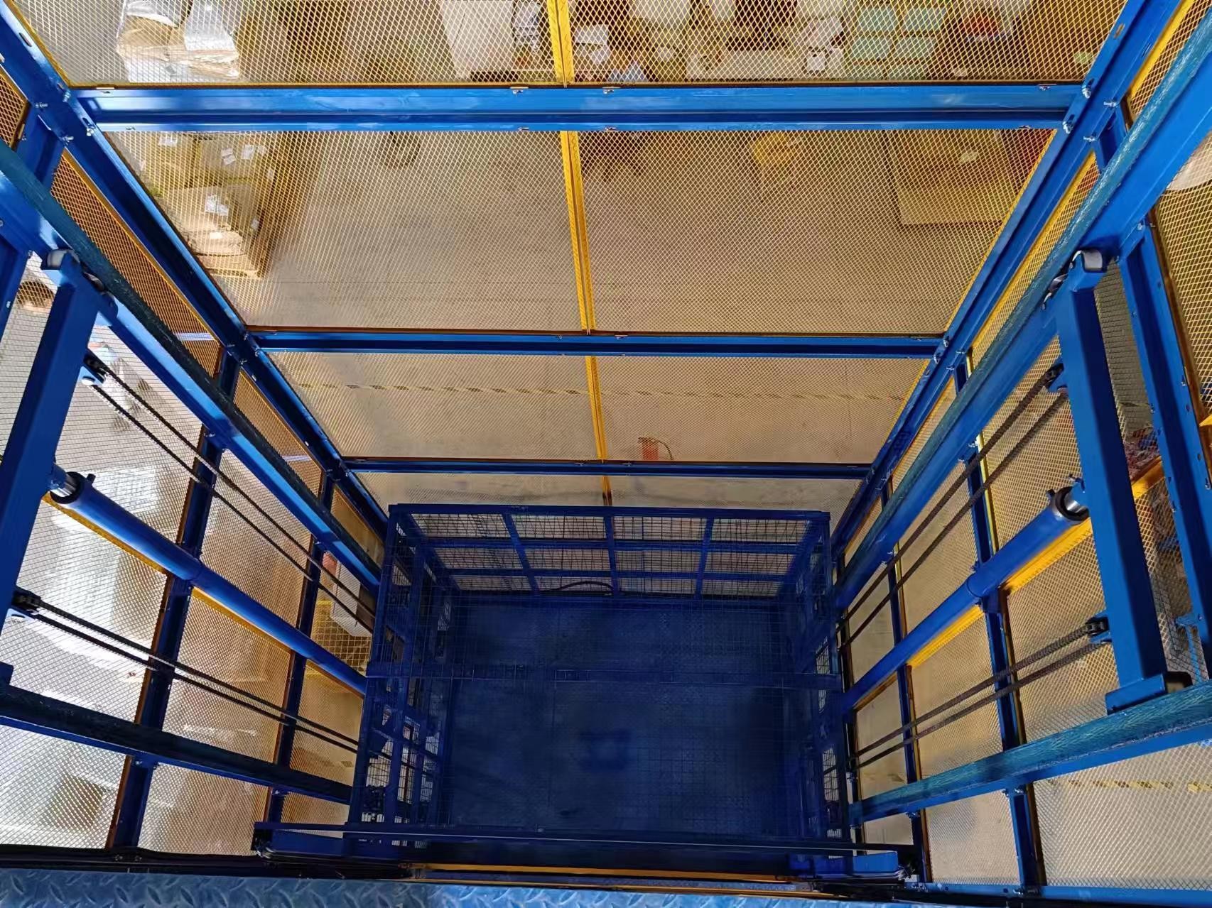 液压升降机货梯深圳惠州东莞_固定式液压升降平台货梯设计安装维修_厂房升降货梯漳州市如何安装