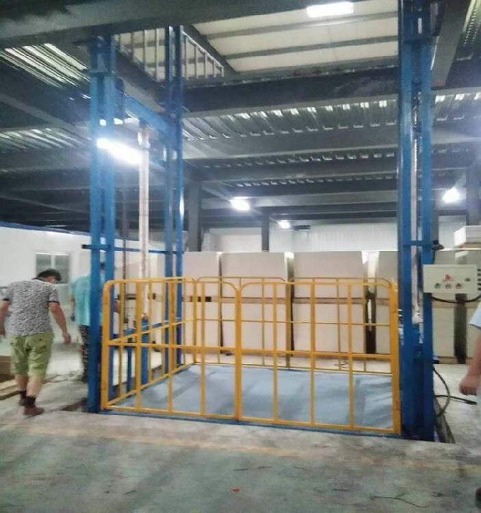 22米链条升降货梯如何控制_链条货梯怎样安装_链条式升降机液压式升降机